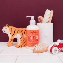 Afbeelding in Gallery-weergave laden, Shea Moisture kids mango & carrot conditioner 8oz